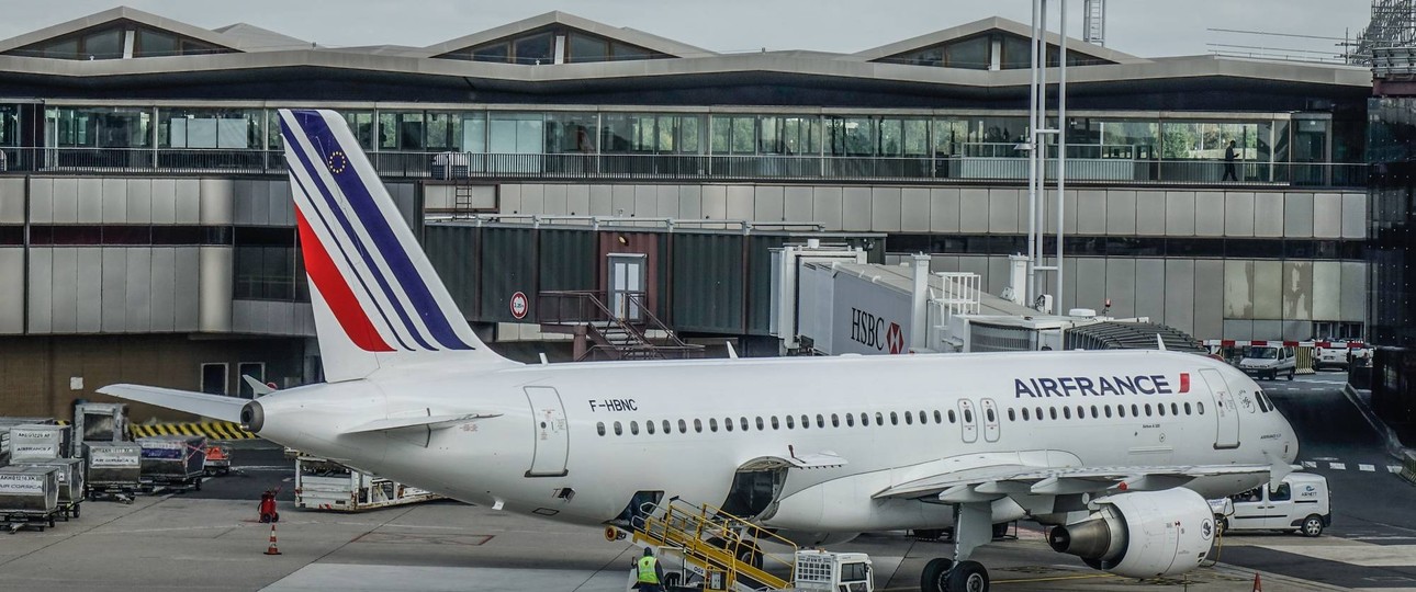 Ein Airbus A320 von Air France am Flughafen Orly: Ab 2026 will die Fluggesellschaft alle Flüge auf Charles de Gaulles konzentrieren.