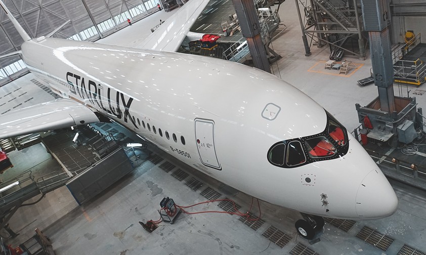 Der erste Airbus A350 von Starlux...