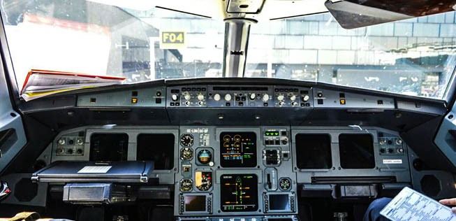 Blick ins Cockpit.