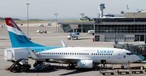 Boeing 737 von Luxair am Flughafen Luxemburg: Die Heimairline kann noch zwei Monate länger ohne Konkurrenz durch Ryanair operieren.