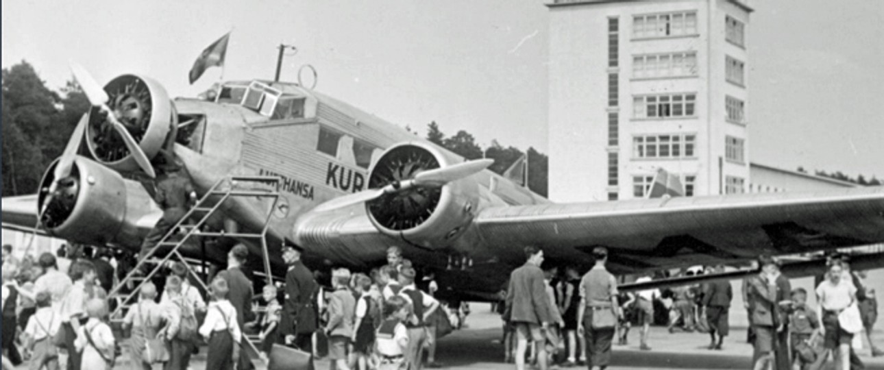Die Landung einer Junkers Ju 52 markierte am 8. Juli 1936 den offiziellen Betriebsbeginn des Flug- und Luftschiffhafens Rhein-Main.