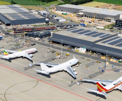 Frachtflieger am Flughafen Lüttich: Einige große, alte Jets.