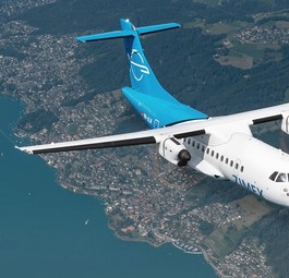 ATR 42 von Zimex Aviation: Die Airliner fliegt durch Turbulenzen.
