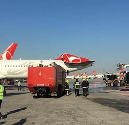 Abgeknickt: Das Leitwerk des Airbus A321 von Turkish Airlines.