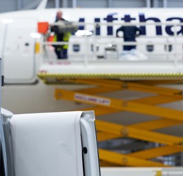 Jet von Lufthansa: Der Konzern strukturiert um.
