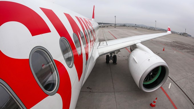 ..., wie gut oder schlecht sich der kleinere A220-100 verkaufen wird. Bis Ende November 2019 hatte Airbus Bestellungen für 99 der Flieger vorliegen.