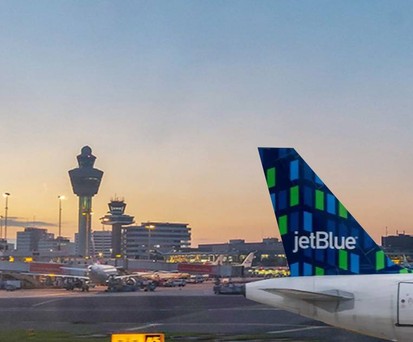 Jetblue am Flughafen Amsterdam: Die Airline will, die niederländischen Behörden wollen nicht.
