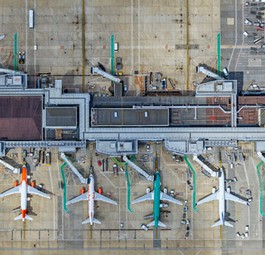 Heute nutzten mehr als 45 Millionen Passagiere pro Jahr den Flughafen.