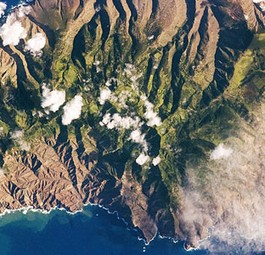 St. Helena von oben: Die Insel liegt mitten im Südatlantik und hat nur 4000 Bewohner.