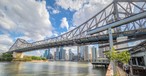 Blick auf die Story Bridge und den CBD von Brisbane 