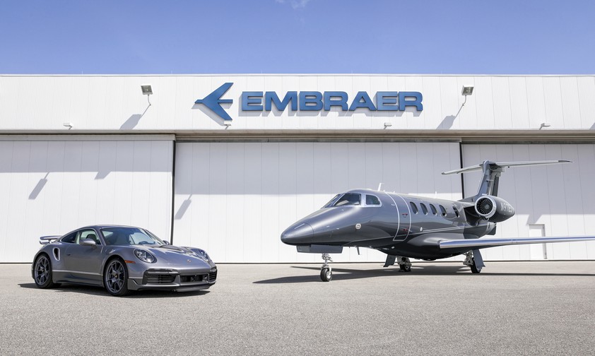 Flugzeug und Auto - für zehn zahlungskräftige Kunden als Set.