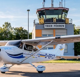 Eine Cessna 172 am Flugplatz Trier-Föhren: In Deutschland gelten neue Sprechfunkverfahren.