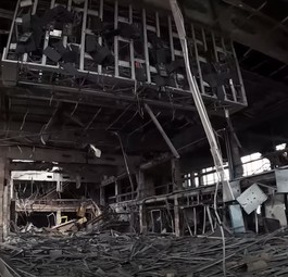 Blick in die zerstörte Check-in-Halle am Flughafen Kherson.