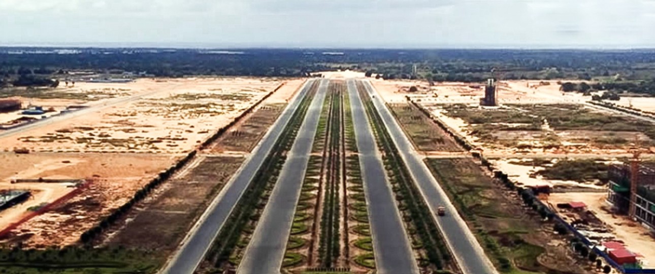 Arbeiten an Luandas künftigem Flughafen: Ein Konzern aus China baut hier.