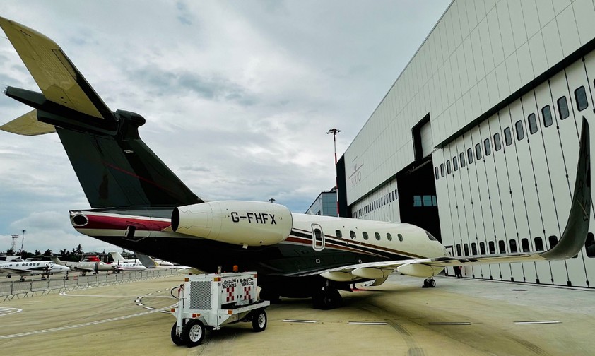 Embraer Praetor 600 vor dem neuen Hangar von Flexjet in Mailand-Linate: Wartung als Erfolgsfaktor.