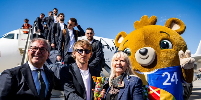 Luka Modrić und die kroatische Mannschaft wurden am Sonntag (9. Juni) am Hauptstadtflughafen BER empfangen.