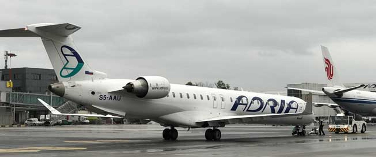 Bombardier CRJ von Adria Airways: Im Rückwärtsgang.