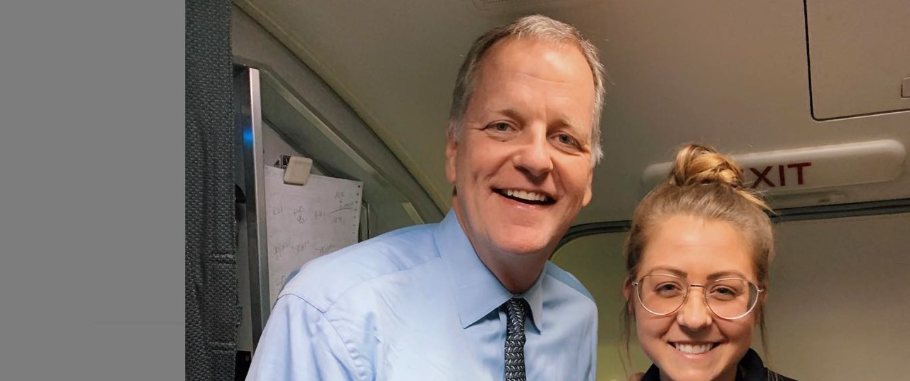 Maddie Peters und ihr Chef: Doug Parker nahm es mit Humor.