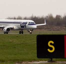 Embraer E195 von Lot: Die polnische Airline stationiert vorübergehend einen Flieger in Tallinn.