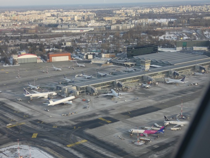 Der Flughafen von Warschau-Frederic Chopin. Er wird ab 2028/29 durch den neuen Warschauer Großflughafen abgelöst.