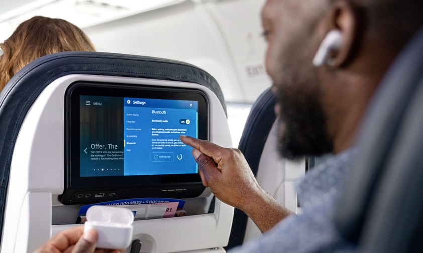 Reisender bei United mit Kopfhörern: So soll es sein. 