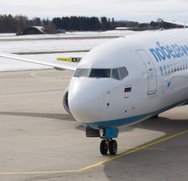 Boeing 737 von Pobeda in Memmingen: Die Airline muss sich verkleinern.