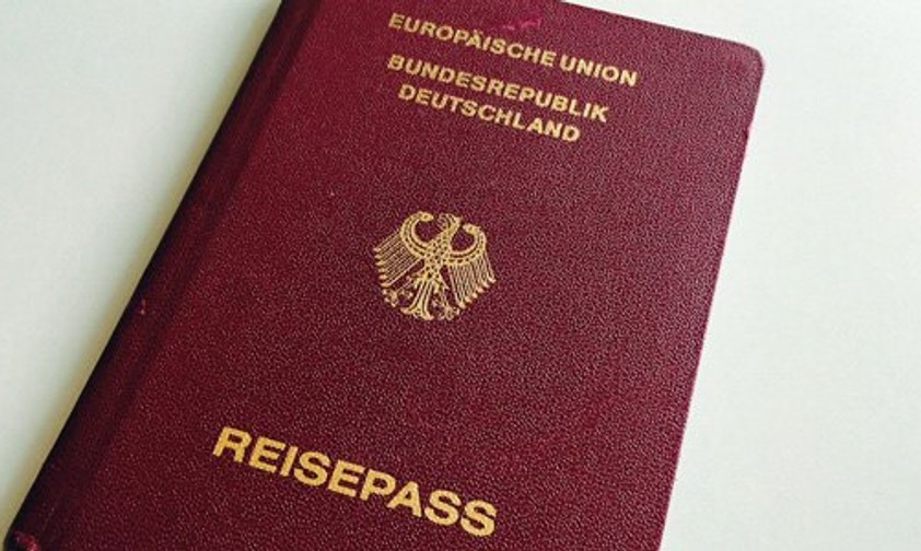 Deutscher Pass: In Frankfurt drohen strengere Kontrollen.