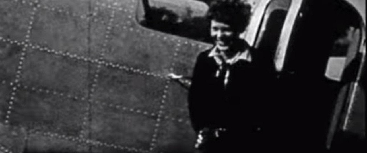 [embed]https://www.youtube.com/watch?v=EWt4wAuktvI[/embed]

Flugpionierin Amelia Earhart kurz vor der Expedition, von der sie nie zurückkehren sollte.
Quelle: youtube.com/<a href="https://www.youtube.com/watch?v=EWt4wAuktvI" target="_blank">mashable</a>