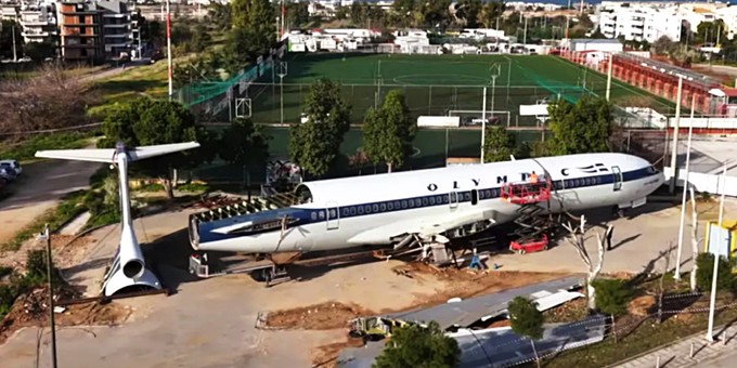 Die Boeing 727 nach dem Transport, hier zu sehen am neuen Standort: Der Jet ...