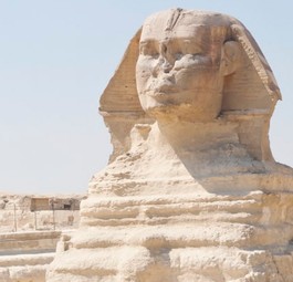 Die Sphinx und die Pyramiden von Gizeh: Der Airport wurde nach dem Bauwerk benannt.