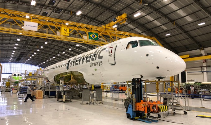 Die Maschine mit der Seriennummer 19020022 wird derzeit bei Embraer fertig gestellt. Es wird die erste E190-E2 von Helvetic Airways, und sie wird das Kennzeichen HB-AZA tragen.