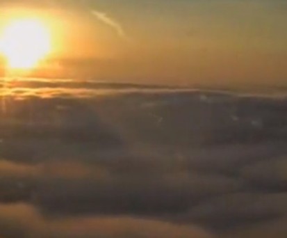 Sonnenuntergang im Cockpit beobachten: Ein unvergesslicher Glücksmoment.