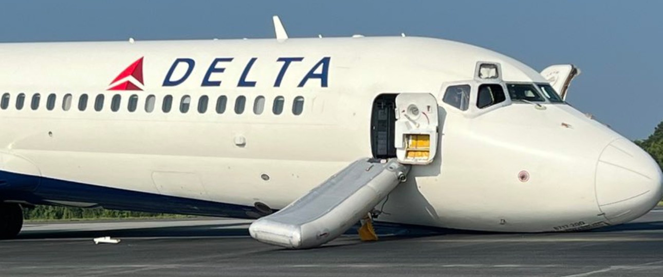 Boeing 717 von Delta nach der Landung in Charlotte: Keine Verletzten.