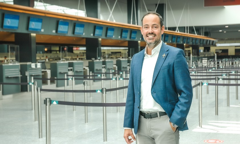 Mehdi Guenin, Head of Corporate Communications bei Helvetic Airways