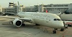 Die Boeing 787-9 vor dem Start in Düsseldorf: Etihad Airways bedient die Route ...