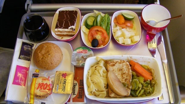 Auf Platz 1 schafft es Thai Airways. Die traditionelle Küche des Landes wird mit internationalen Gerichten gemischt.