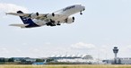 Die D-AIMK in München: Einer von sechs Lufthansa-A380 diesen Sommer.