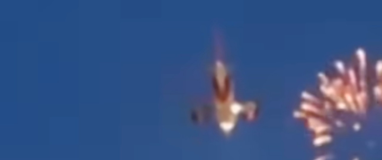 Feuerwerk und Flugzeug: Keine gute Kombination. 