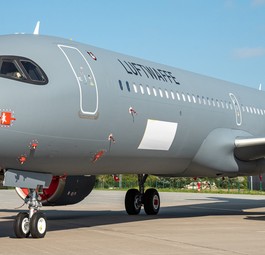 Der Airbus A321 LR mit dem künftigen militärischen Kennzeichen 15+10: Umbau der Kabine hat noch nicht begonnen.