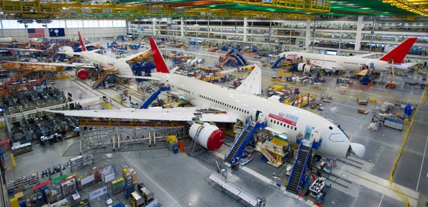 Dreamliner von Hainan Airlines in der Fabrikhalle: Boeing gibt Gas.