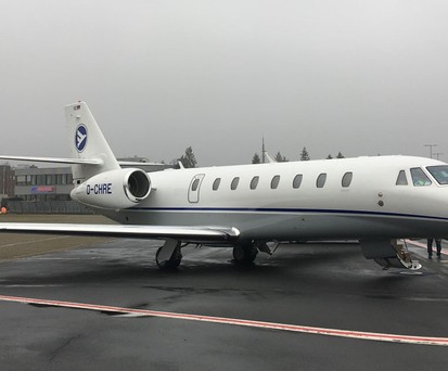 Hahn Airs Cessna C680 Sovereign mit der Kennung D-CHRE am Flughafen Düsseldorf.