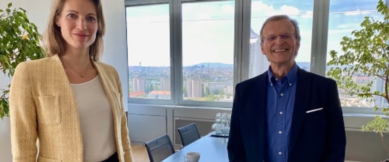 Valerie Hackl mit dem Autor Michael Csoklich.