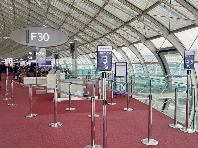 Paris Charles de Gaulle - statt 29 nur noch 16 Abflüge.