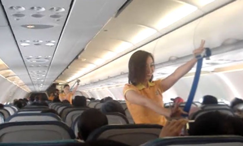 Weder Flugbegleitern noch Passagieren wird bei den Sicherheitshinweisen langweilig gewesen sein.