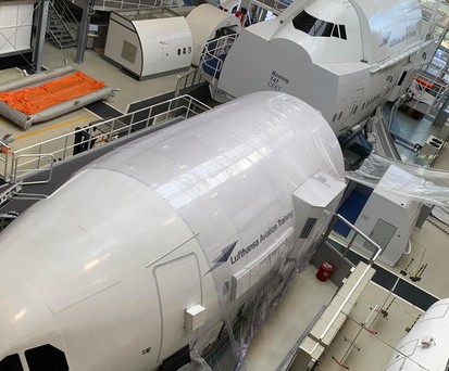 Kabinensimulatoren von Lufthansa Aviation Training: Hier kann man jede Notsituation trainieren.