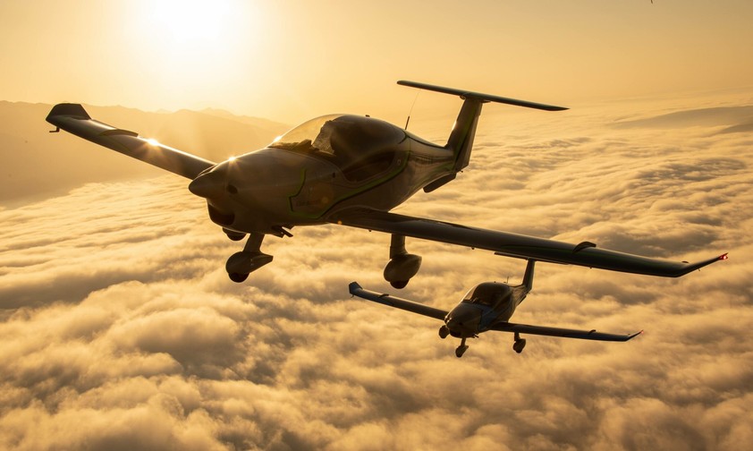 Elixir Aircraft im Flug: Die Bestandsflotte hat kürzlich die 10.000 Flugstunde absolviert.