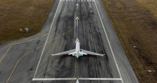 Bombardier Global 8000 am Flughafen Salzburg: Kurzer Besuch.