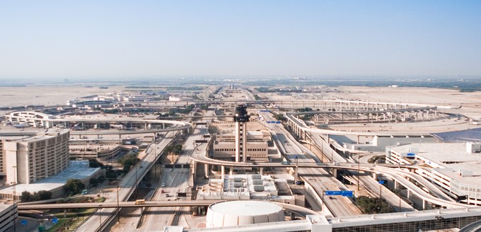 <strong>Rang 8: Dallas und Fort Worth.</strong> Von zwei Flughäfen werden 587 Routen angeboten. Hier zu sehen, der Dallas/Forth Worth International Airport, den sich die angrenzenden Metropolen teilen.