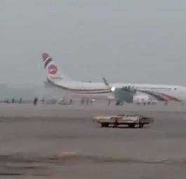 Die entführte Boeing 737 in Chittagong: Der Zwischenfall ging glimpflich aus.
