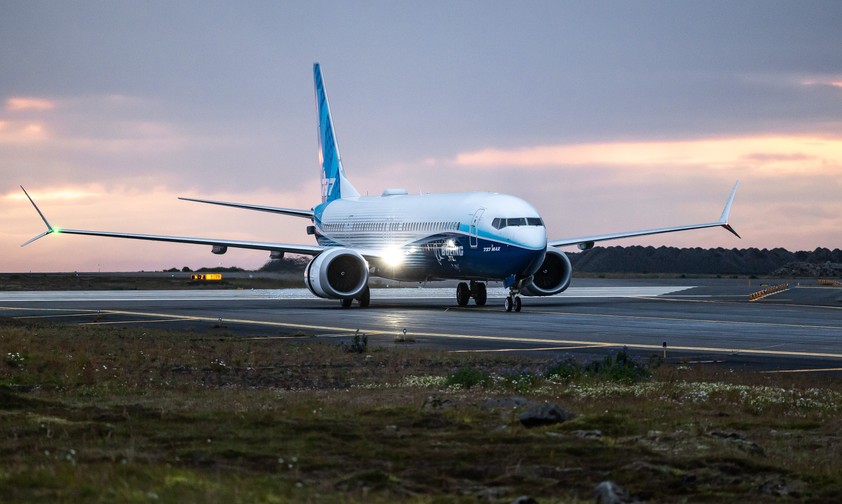 boeing 737 max 10 island
